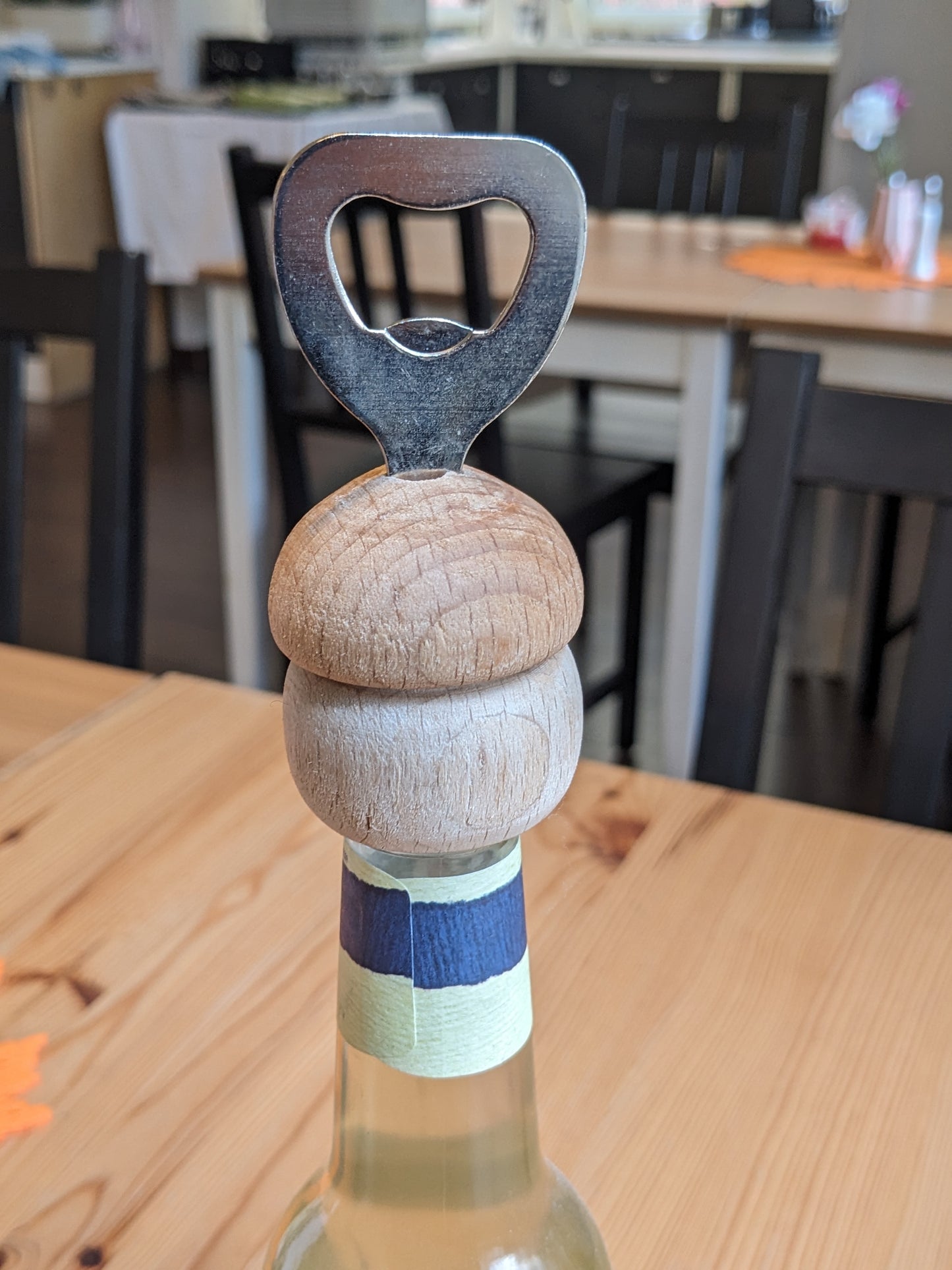 Flaschenöffner aus Holz in Pilzform
