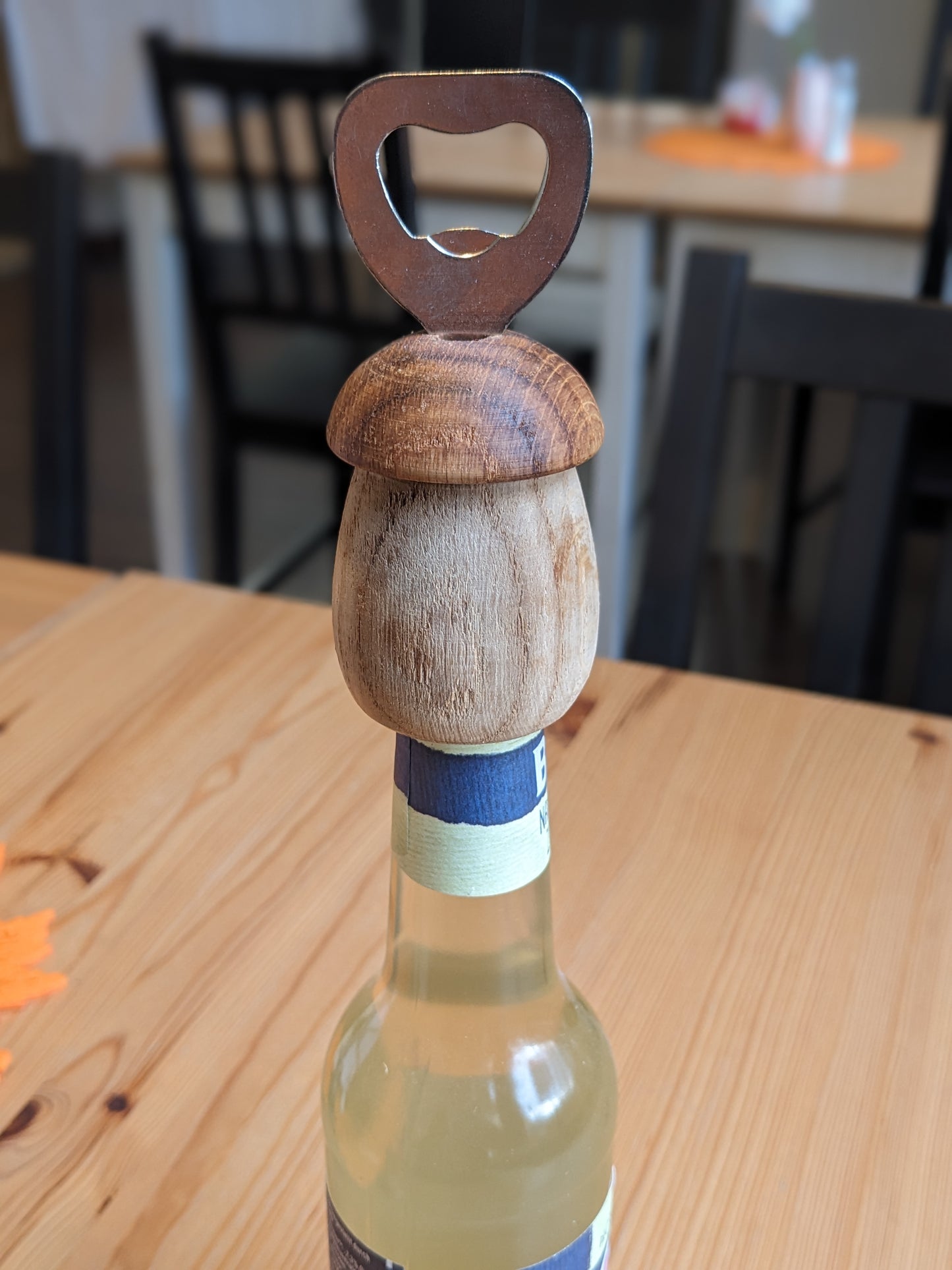 Flaschenöffner aus Holz in Pilzform